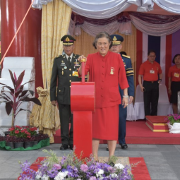 สมเด็จพระเทพรัตนราชสุดาฯ สยามบรมราชกุมารี เสด็จฯไปทรงเปิดงานเทศกาลตรุษจีนเยาวราช ปี 2561 ณ ซุ้มประตูเฉลิมพระเกียรติ 6 รอบ พระชนมพรรษา