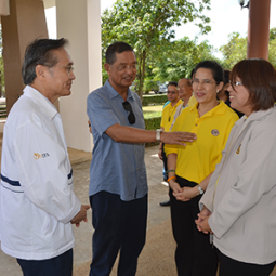 <strong>อ่านเพิ่มเติมเกี่ยวกับ</strong><br />รัฐมนตรีช่วยว่าการกระทรวงการต่างประเทศ พร้อมด้วยคณะทูตานุทูตจากประเทศต่างๆเยี่ยมชมวิถีชีวิตและความเป็นอยู่ของราษฎรในโครงการชัยพัฒนา- กาชาดไทย (บ้านทุ่งรัก) รัฐมนตรีช่วยว่าการกระทรวงการต่างประเทศ พร้อมด้วยคณะทูตานุทูตจากประเทศต่างๆเยี่ยมชมวิถีชีวิตและความเป็นอยู่ของราษฎรในโครงการชัยพัฒนา- กาชาดไทย (บ้านทุ่งรัก)