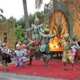 ภาพกิจกรรมและสาธิตการแสดงโขนเด็ก งานวันอนุรักษ์มรดกไทย ครั้งที่ 1 ตอน เที่ยวสวน ชวนชิม อิ่มวิถีชาวบ้าน การแสดงโขนเด็ก