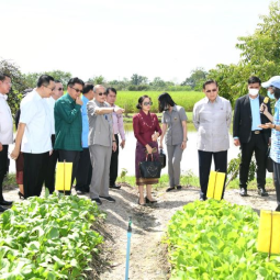 Secretary-General of the Chaipattana Foundation Welcomes Mr. Saysomphone Phomvihane and Spouse in an Occasion of the Visit at Agricultural Service Center of the Chaipattana Foundation