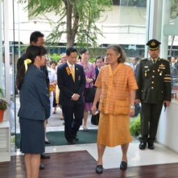 HRH Princess Maha Chakri Sirindhorn Visits Jun Ka Pak and Pat Pat shops at King Chulalongkorn Memorial Hospital