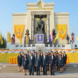 <strong>Read more about</strong><br />Wreath Laying Ceremony on the Occasion of Chakri Memorial Day 2016 Wreath Laying Ceremony on the Occasion of Chakri Memorial Day 2016