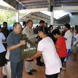 <strong>Read more about</strong><br />The Secretary-General visits the Chaipattana Foundation Aid and Restoration Centers for Flood Victims The Secretary-General visits the Chaipattana Foundation Aid and Restoration Centers for Flood Victims