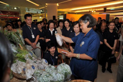 สมเด็จพระเทพรัตนราชสุดาฯ สยามบรมราชกุมารี เสด็จพระราชดำเนินมาทรงเปิดตัวสินค้า "ภัทรพัฒน์"